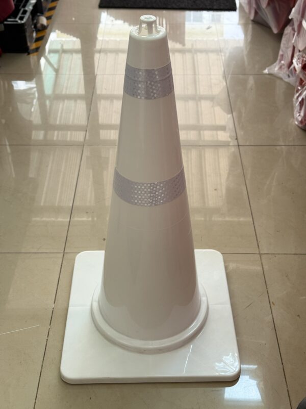 กรวยจราจรสีขาว