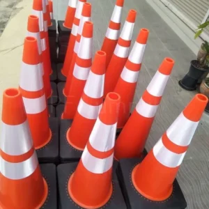 กรวยจราจรพร้อมยางเพิ่มน้ำหนัก วัสดุ PVC