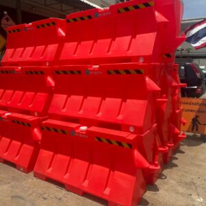 Alternative view of แบริเออร์น้ำ (Barrier) แผงกั้นจราจรพลาสติกใส่น้ำ