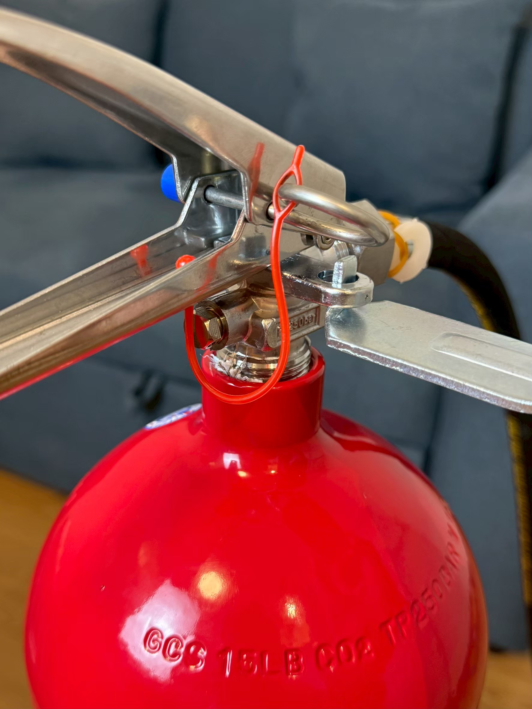 ถังดับเพลิงก๊าซคาร์บอนไดออกไซด์ | Carbon Dioxide Fire Extinguisher - Image 3