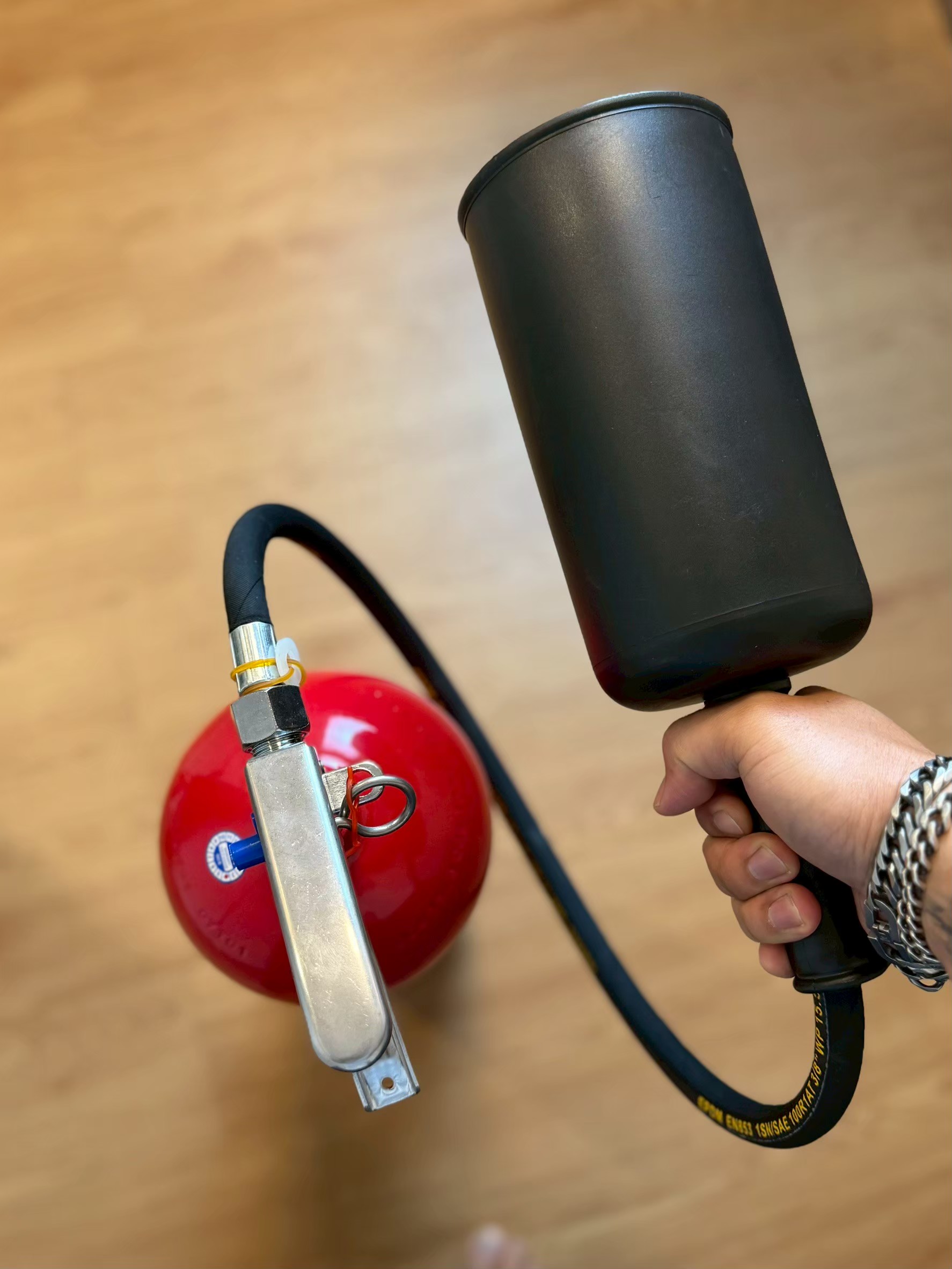 ถังดับเพลิงก๊าซคาร์บอนไดออกไซด์ | Carbon Dioxide Fire Extinguisher - Image 2