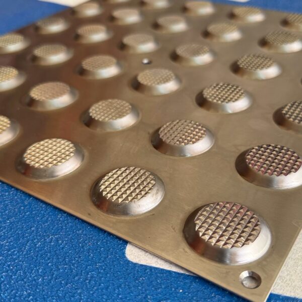 แผ่นสแตนเลสทางเดินคนพิการ เกรด 304/316 "Tactile Paving" - Image 3