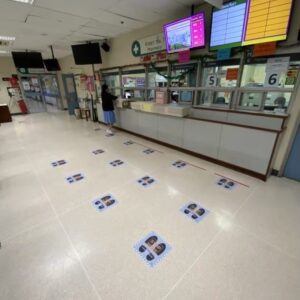 Alternative view of สติกเกอร์ติดพื้นนำทาง/เว้นระยะห่าง