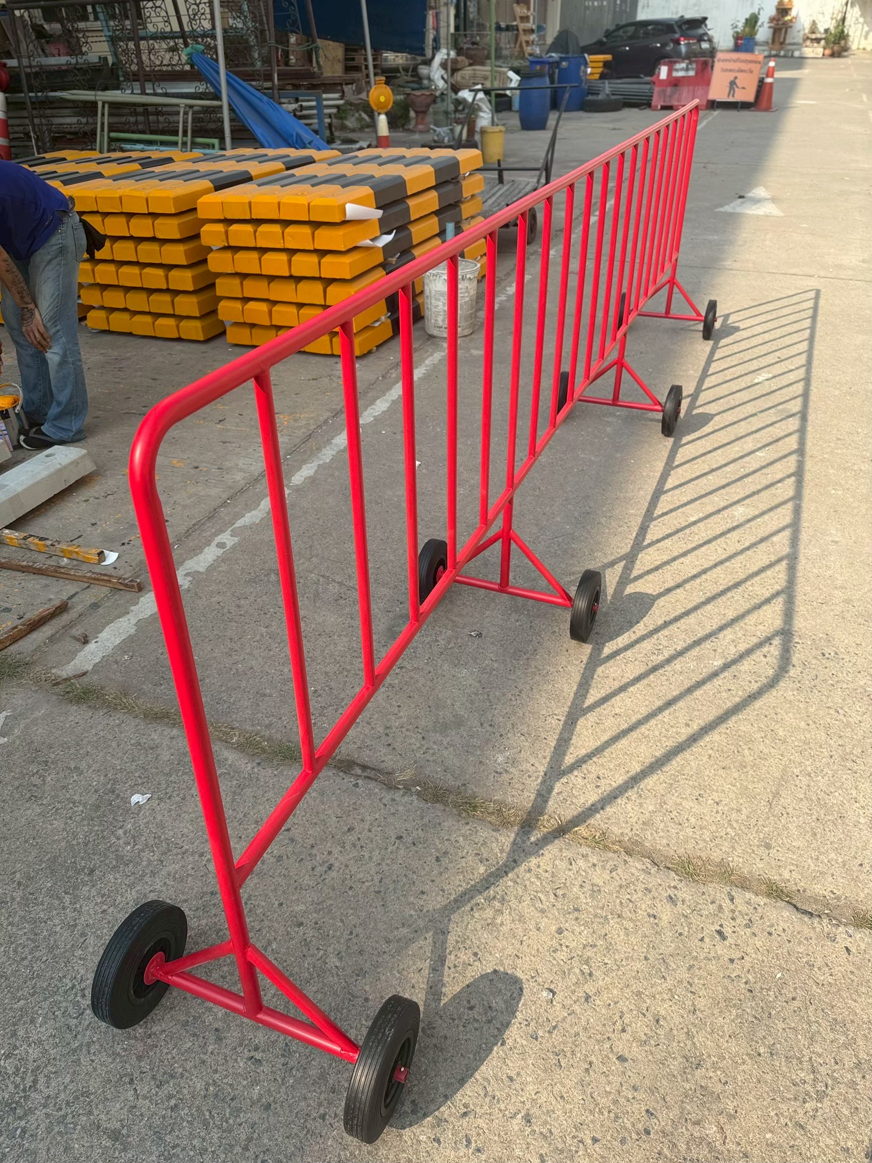 แผงกั้นเหล็ก 5เมตร 8ล้อ | HeavyDuty 8Wheel Steel Traffic Barrier - Image 3