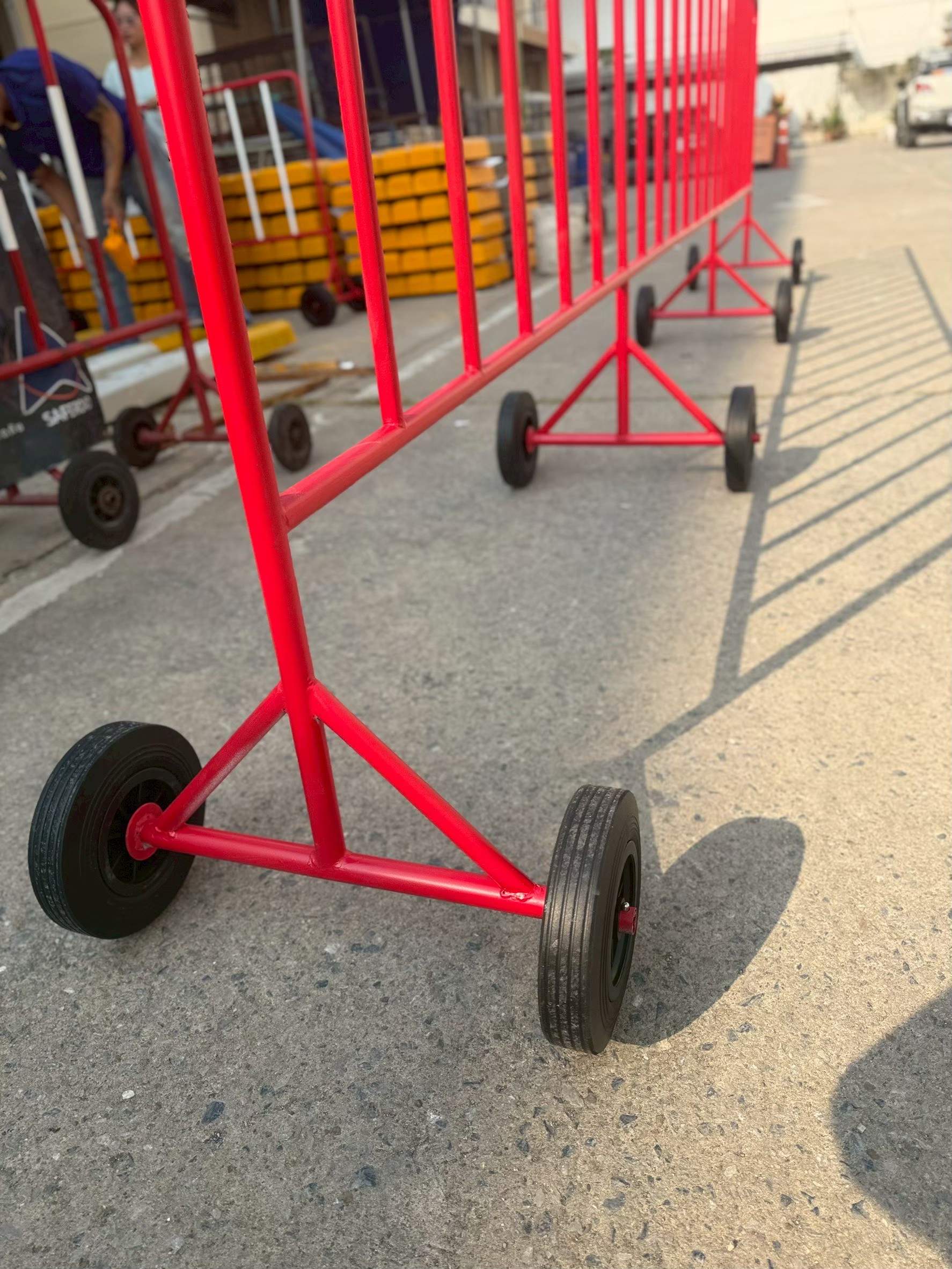 แผงกั้นเหล็ก 5เมตร 8ล้อ | HeavyDuty 8Wheel Steel Traffic Barrier - Image 4