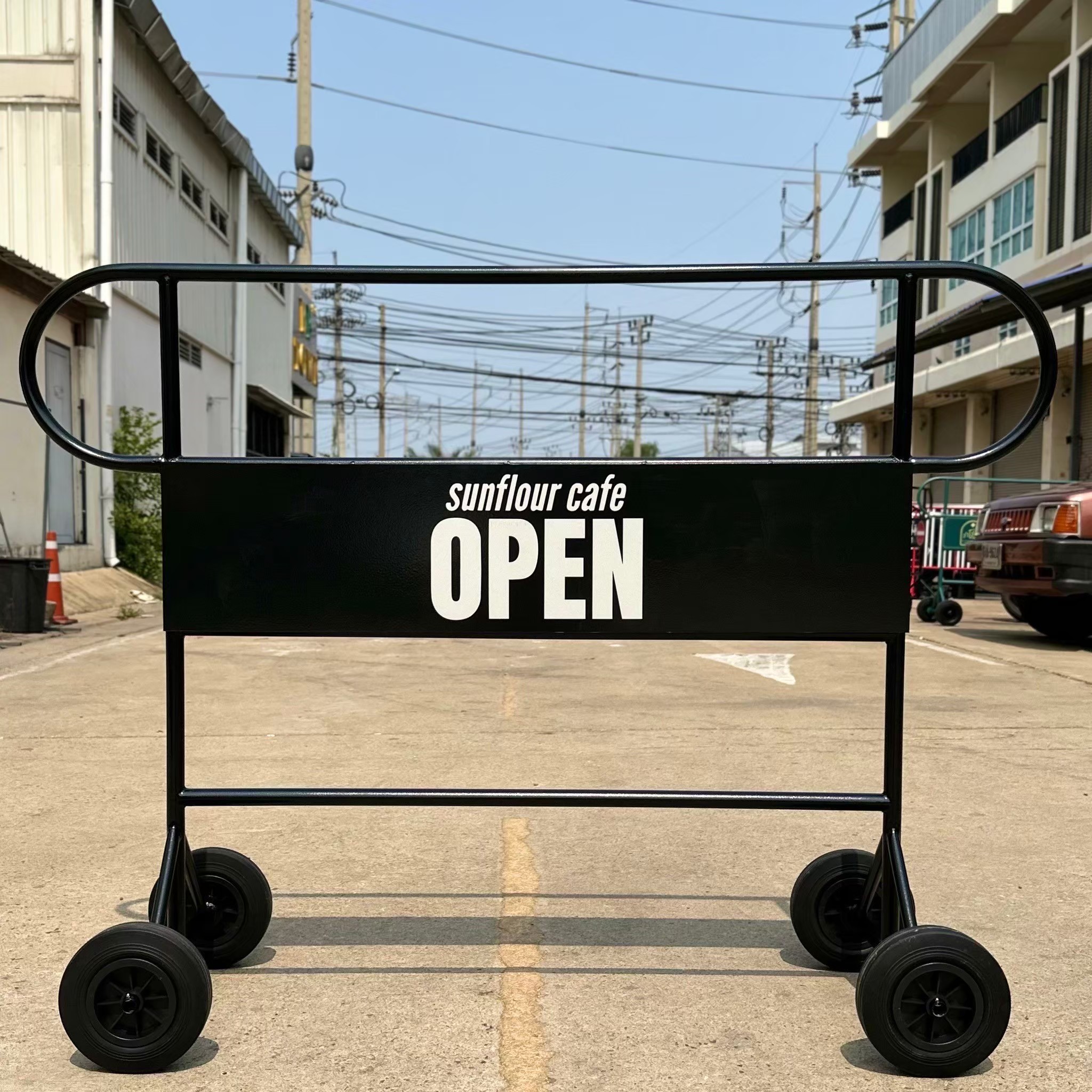 แผงกั้นหูช้าง สีดำ มีล้อ | Customer Parking Only (Black) - Image 4