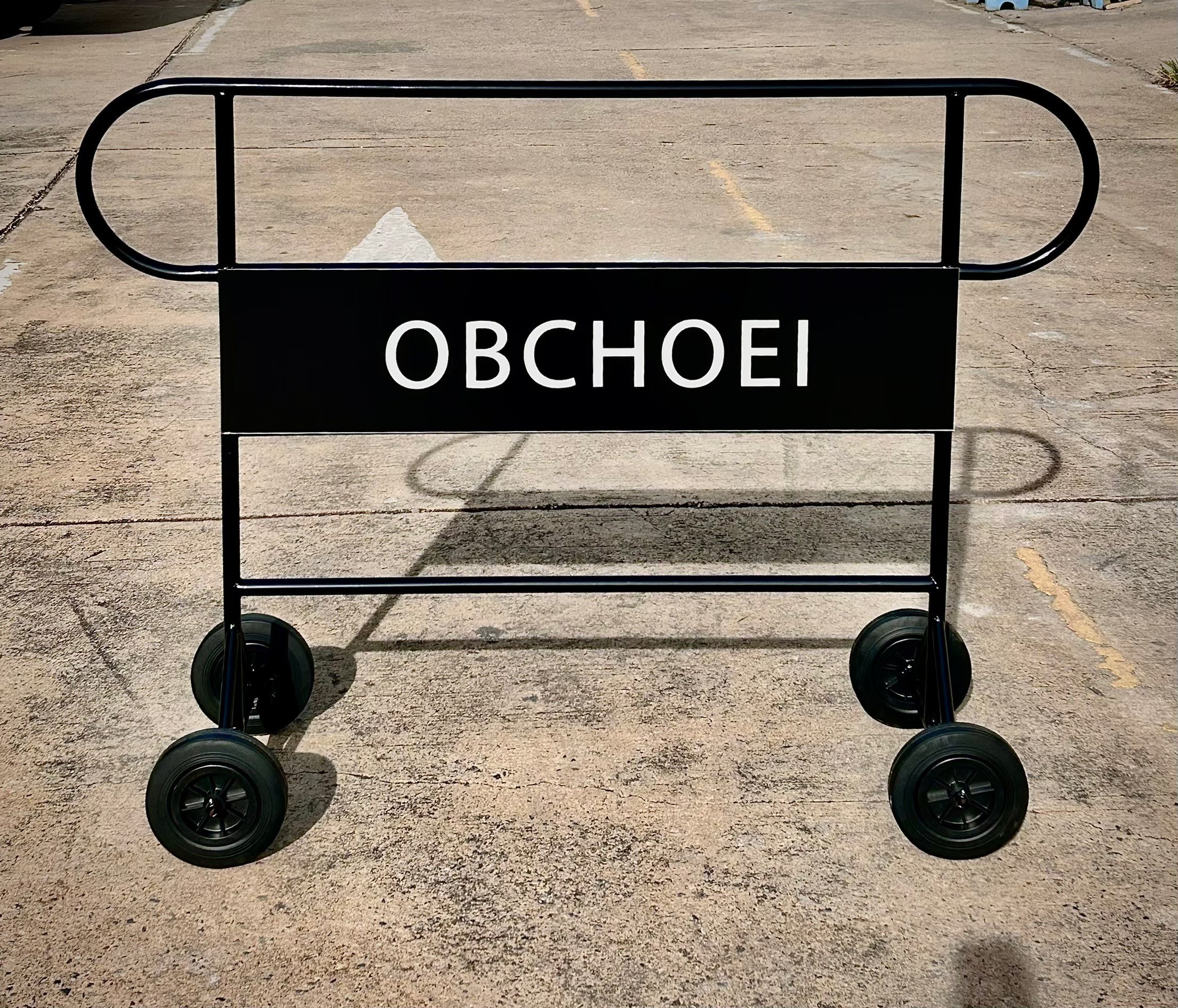 แผงกั้นหูช้าง สีดำ มีล้อ | Customer Parking Only (Black) - Image 8