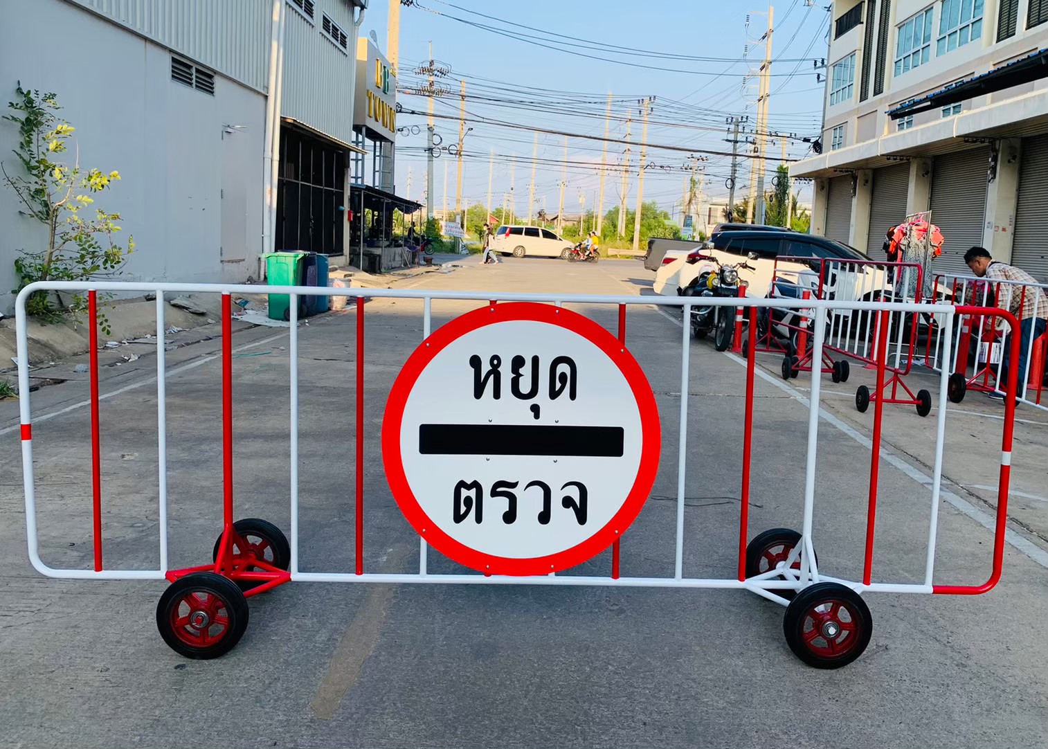 แผงกั้นเหล็กขนาดใหญ่ มีล้อ | Heavy-Duty Steel Barrier with Wheels - Image 5