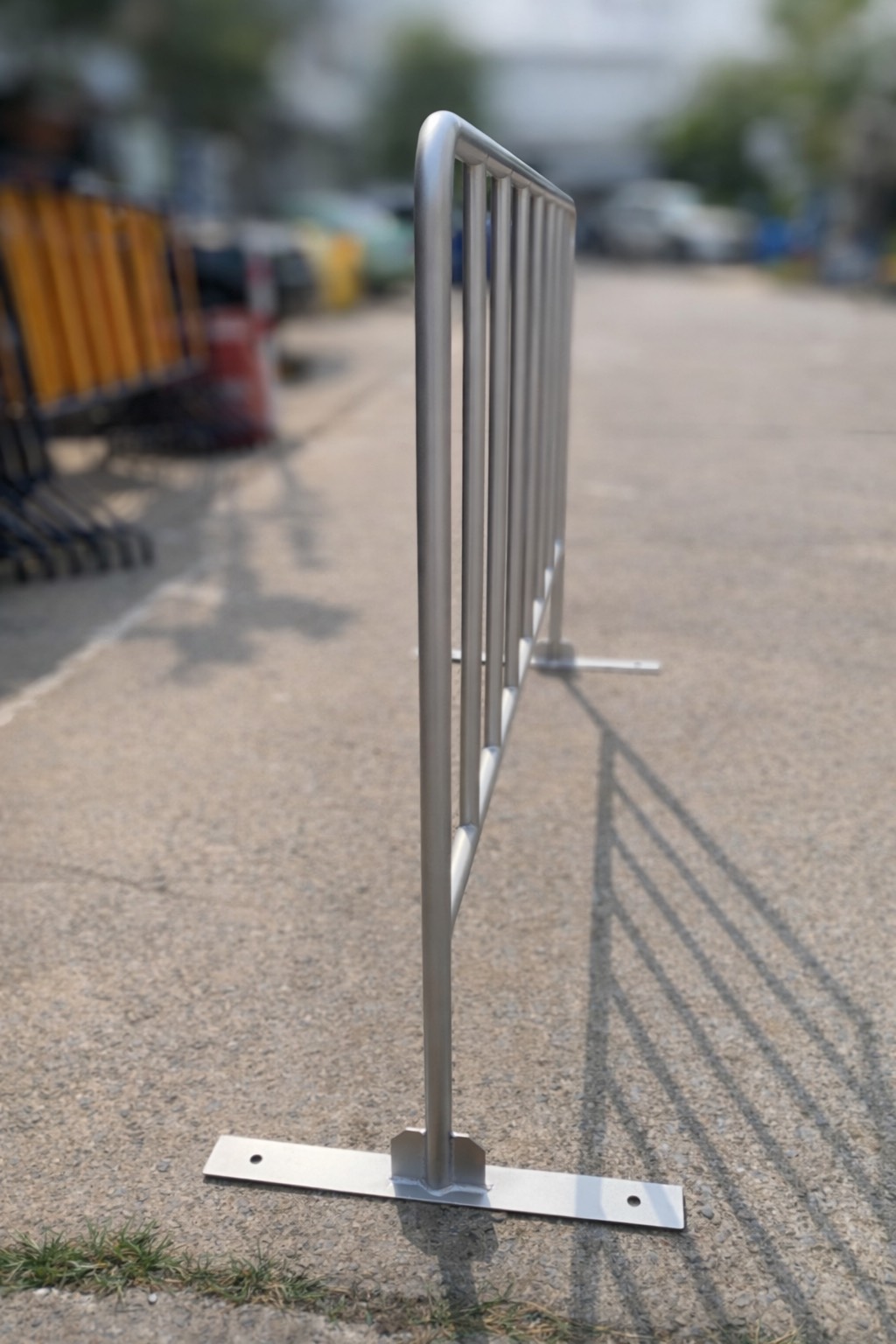 แผงกั้นเหล็กฐานเรียบ | Steel Barrier with Flat Base - Image 2