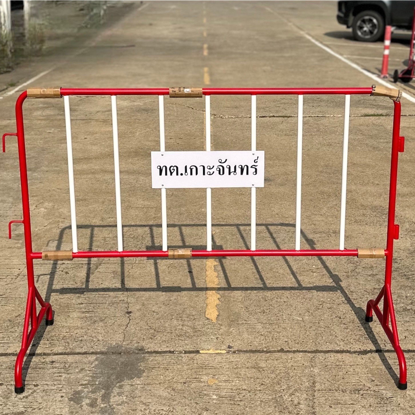 แผงกั้นจราจร 1.5 เมตร (ฐานยางรอง) | Steel Traffic Barrier 1.5M. - Image 2
