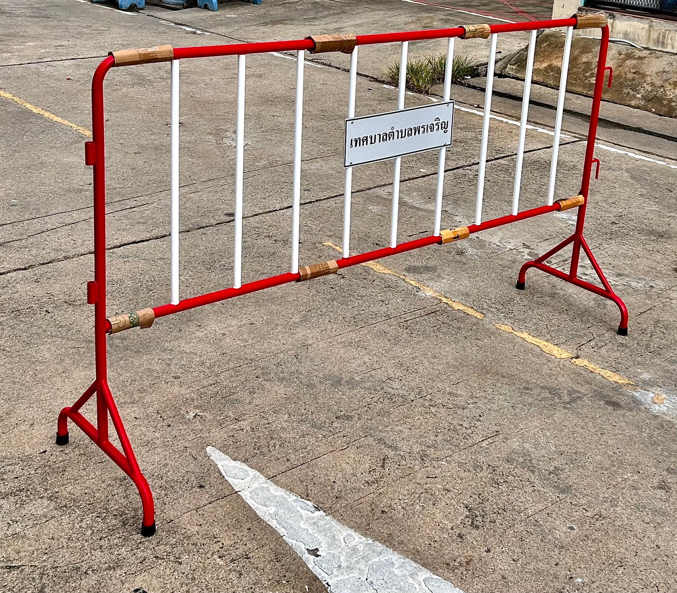 แผงกั้นจราจร 2 เมตร (ฐานยางรอง) | Steel Traffic Barrier 2M. - Image 2